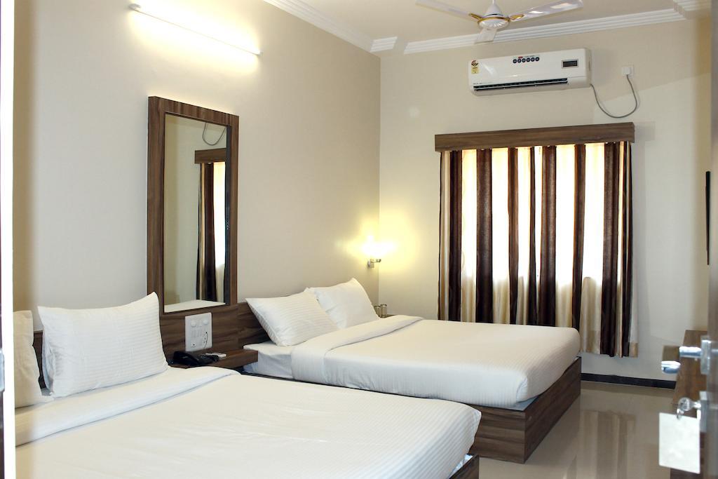 Oyo 4316 Hotel Sai Empire Shirdi Bilik gambar