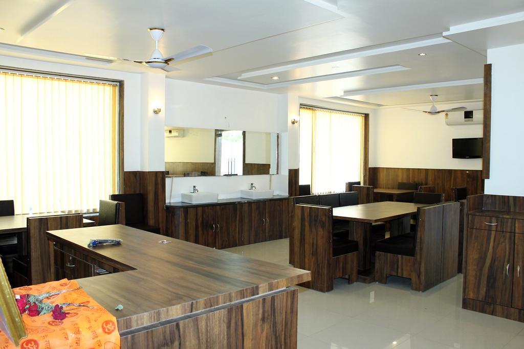 Oyo 4316 Hotel Sai Empire Shirdi Luaran gambar