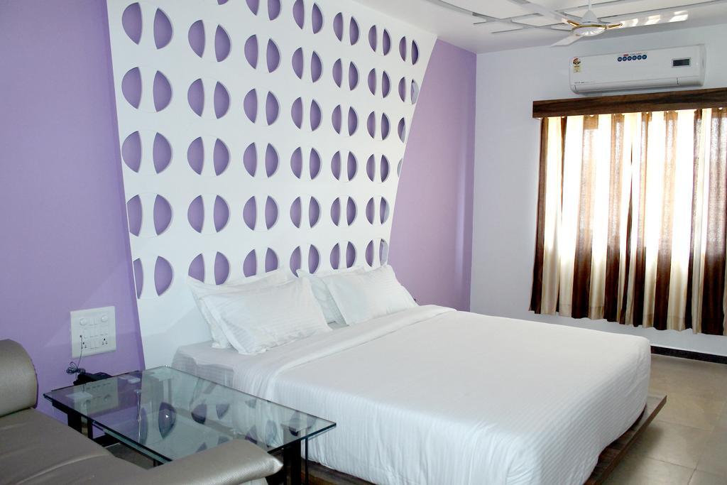 Oyo 4316 Hotel Sai Empire Shirdi Bilik gambar