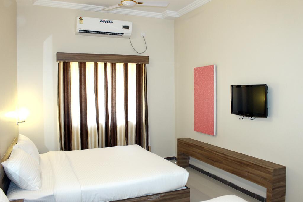 Oyo 4316 Hotel Sai Empire Shirdi Bilik gambar