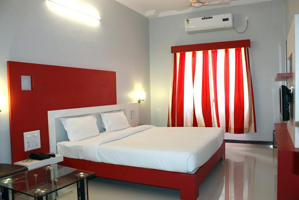 Oyo 4316 Hotel Sai Empire Shirdi Bilik gambar