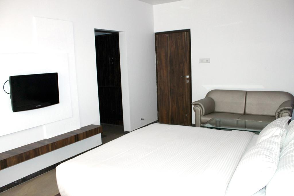 Oyo 4316 Hotel Sai Empire Shirdi Bilik gambar