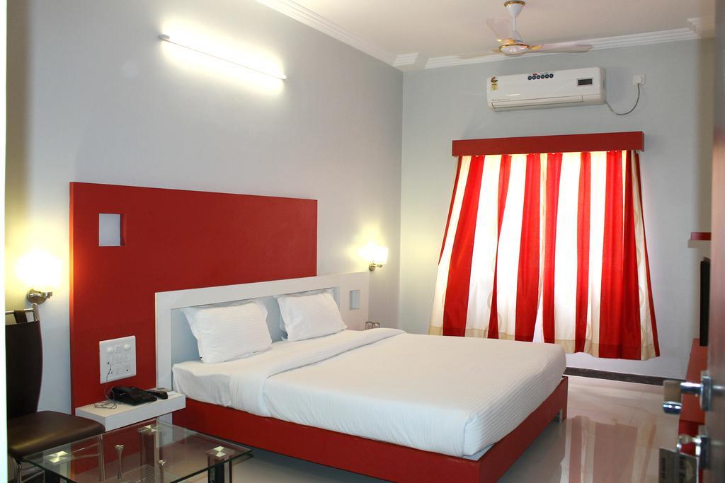 Oyo 4316 Hotel Sai Empire Shirdi Bilik gambar